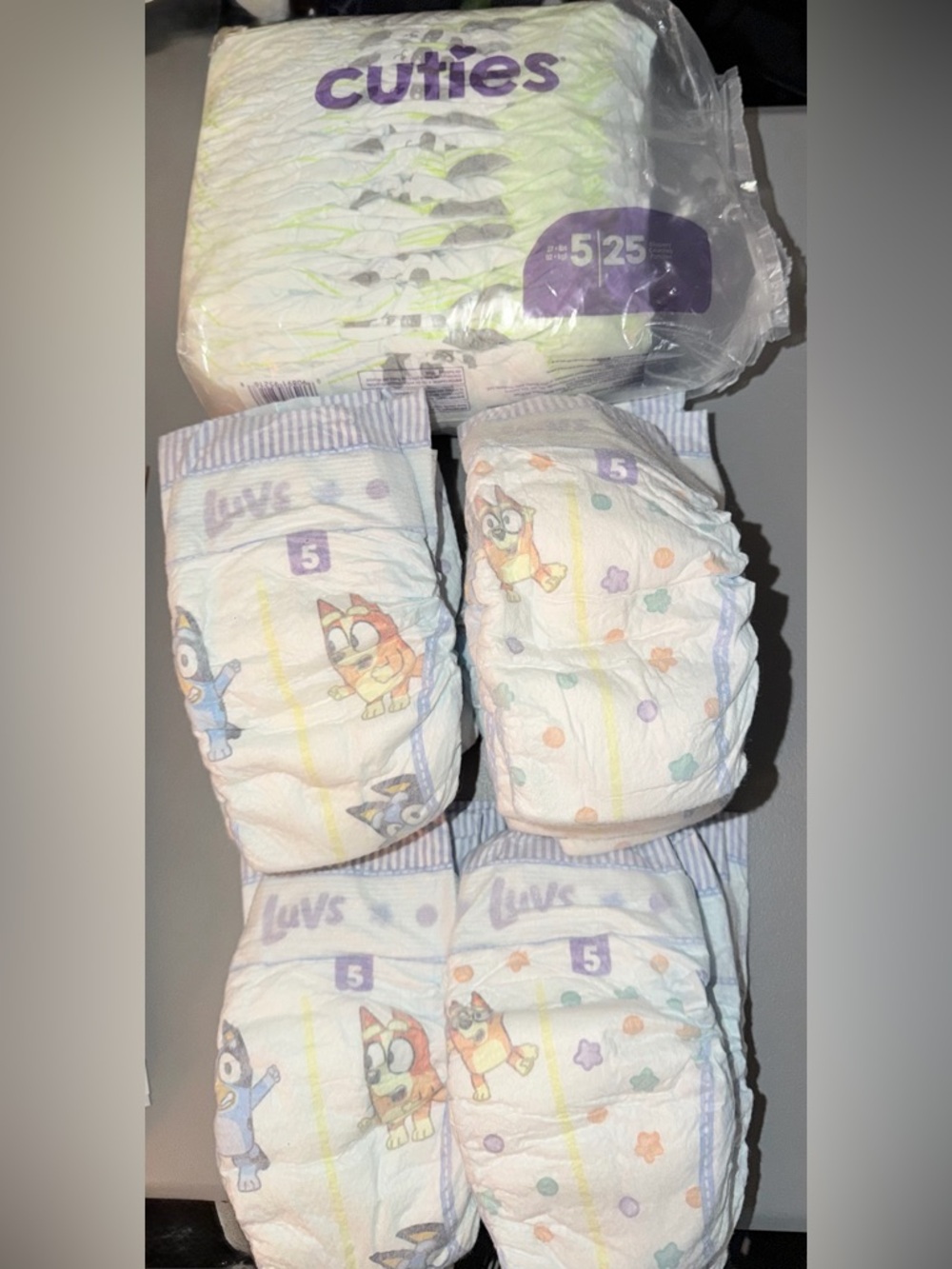 Lot of 38 Loose LUVS & Cuties Diapers Size 5